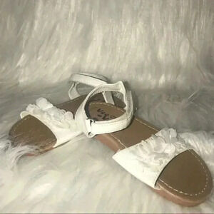 VEE VEE WHITE SANDALS SIZE 11/12